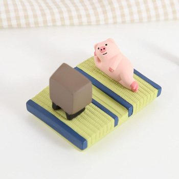 Cartoon resin phone holder figurine